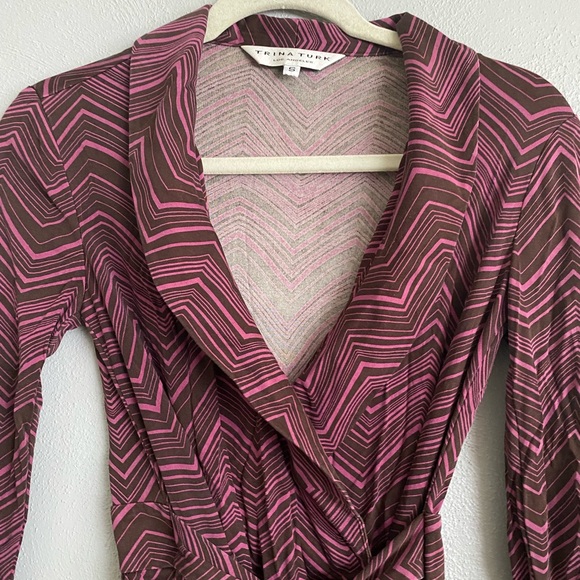 Trina Turk Wrap Dress Size Small Silk Long Sleeve Pink Brown Chevron Soft - Picture 2 of 10